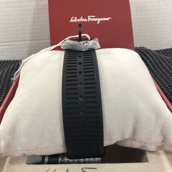 🆕Salvatore Ferragamo F-80 Watch - Picture 17 of 17